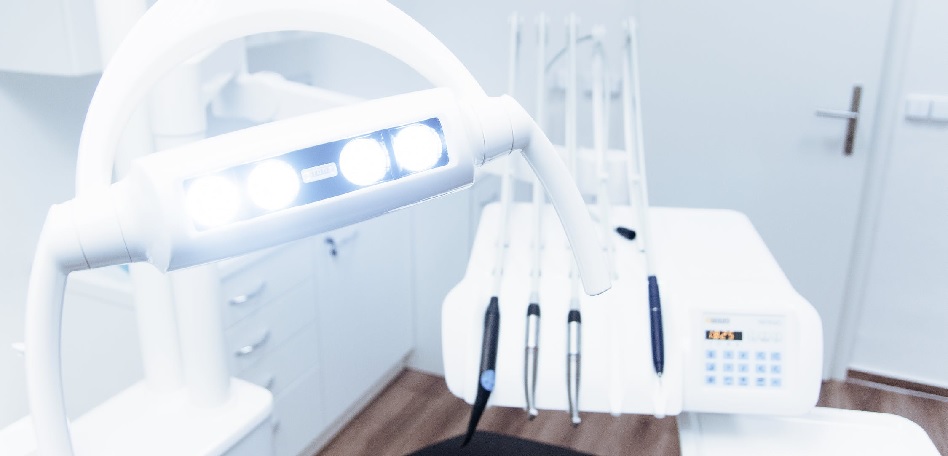 Más de 130 nuevas clínicas y ventas de hasta 400 millones: la lucha por el trono dental